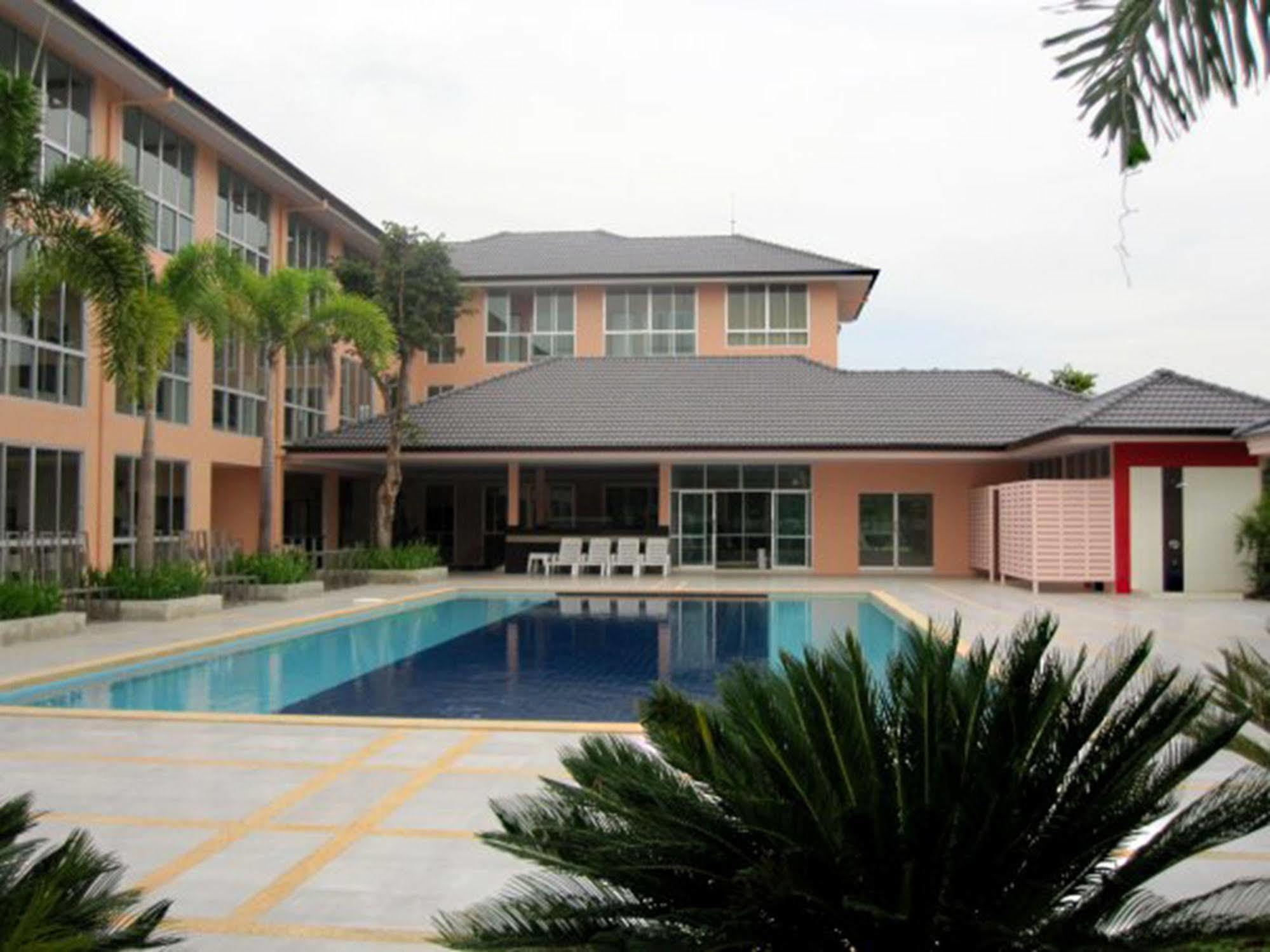 The Victory Hotel Ban Muang Daeng Extérieur photo
